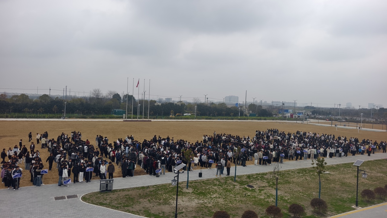 实战演练淬本领 生命安全记心间——南通峻华中等职业学校开展新校区首场消防应急疏散演练(图10)