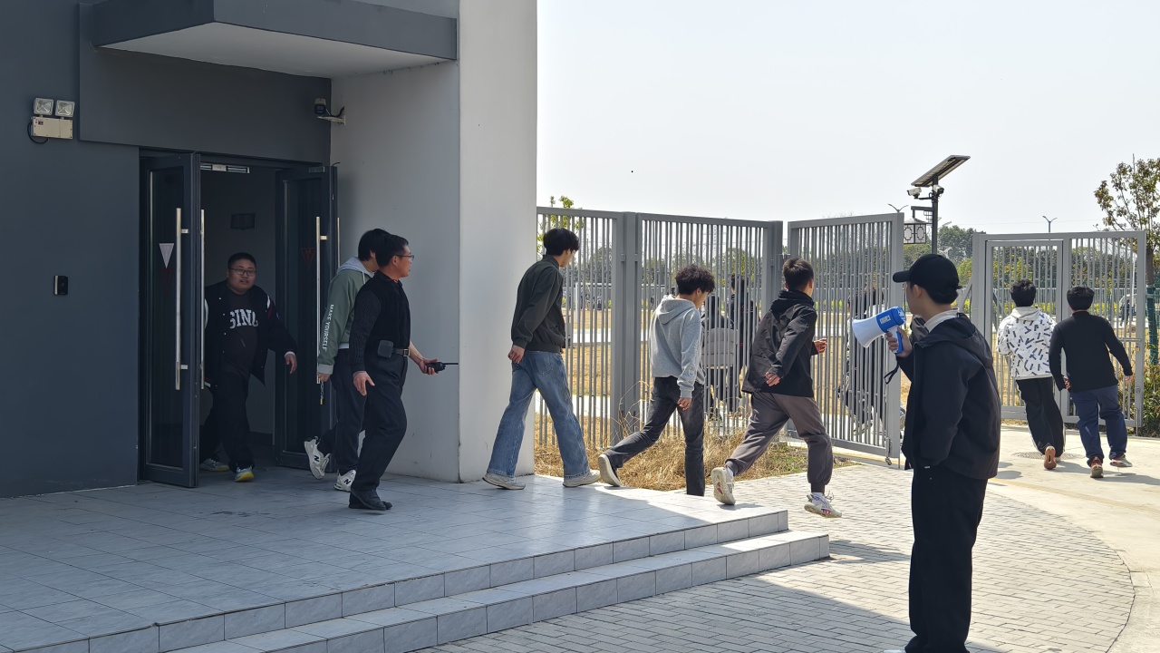 安全“练”起来,青春更精彩——峻华中职开展第二次消防疏散演练(图7)