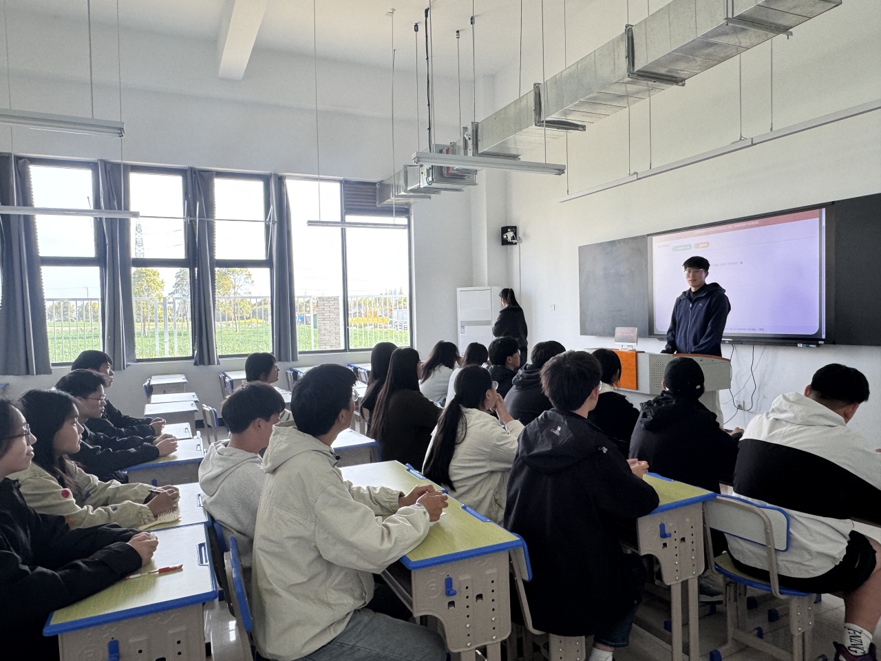 “最强大脑 团课争锋”知识竞赛圆满落幕(图2)