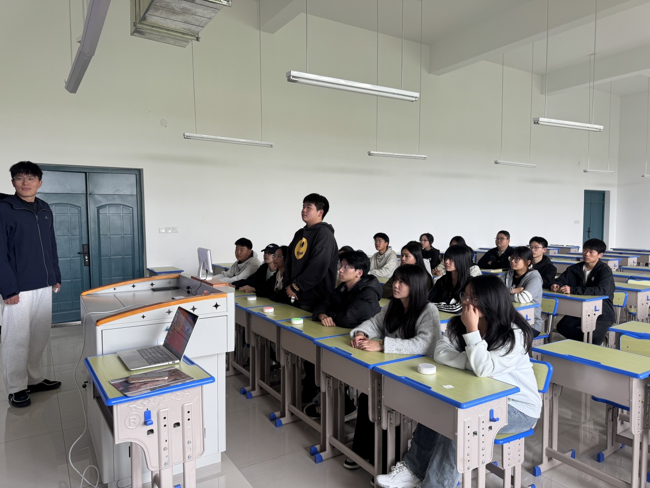 “最强大脑 团课争锋”知识竞赛圆满落幕(图3)